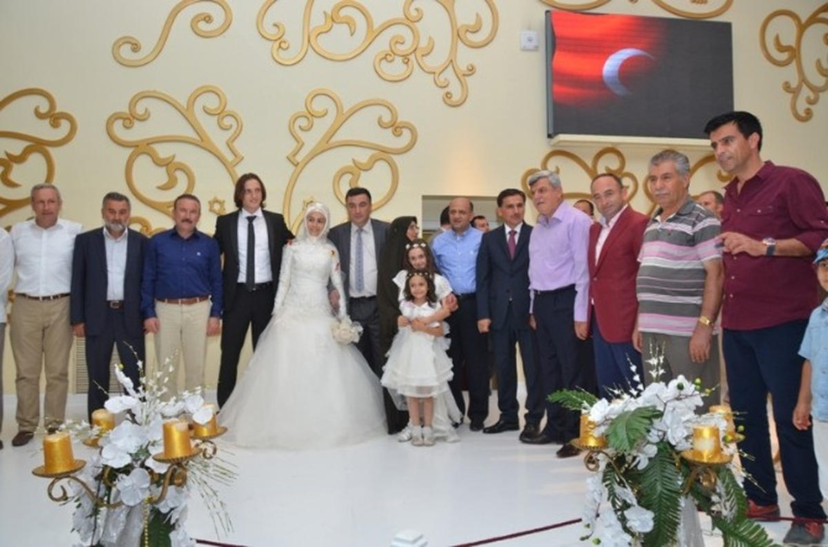 Başkan Üzülmez Kartepeli Gençlerin Nikah Şahidi Oldu
