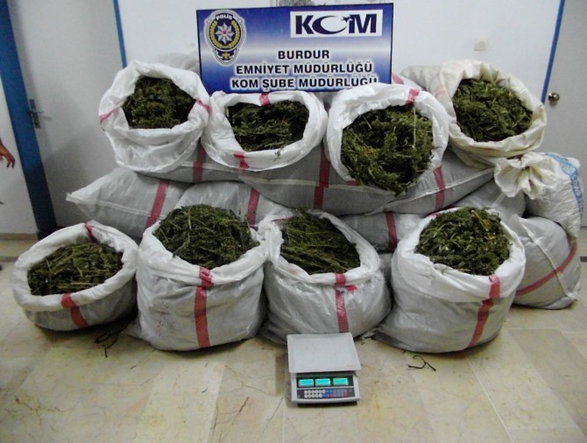 Burdur\'da Çuvallar İçinde 143 Kilo 600 Gram Esrar Ele Geçirildi