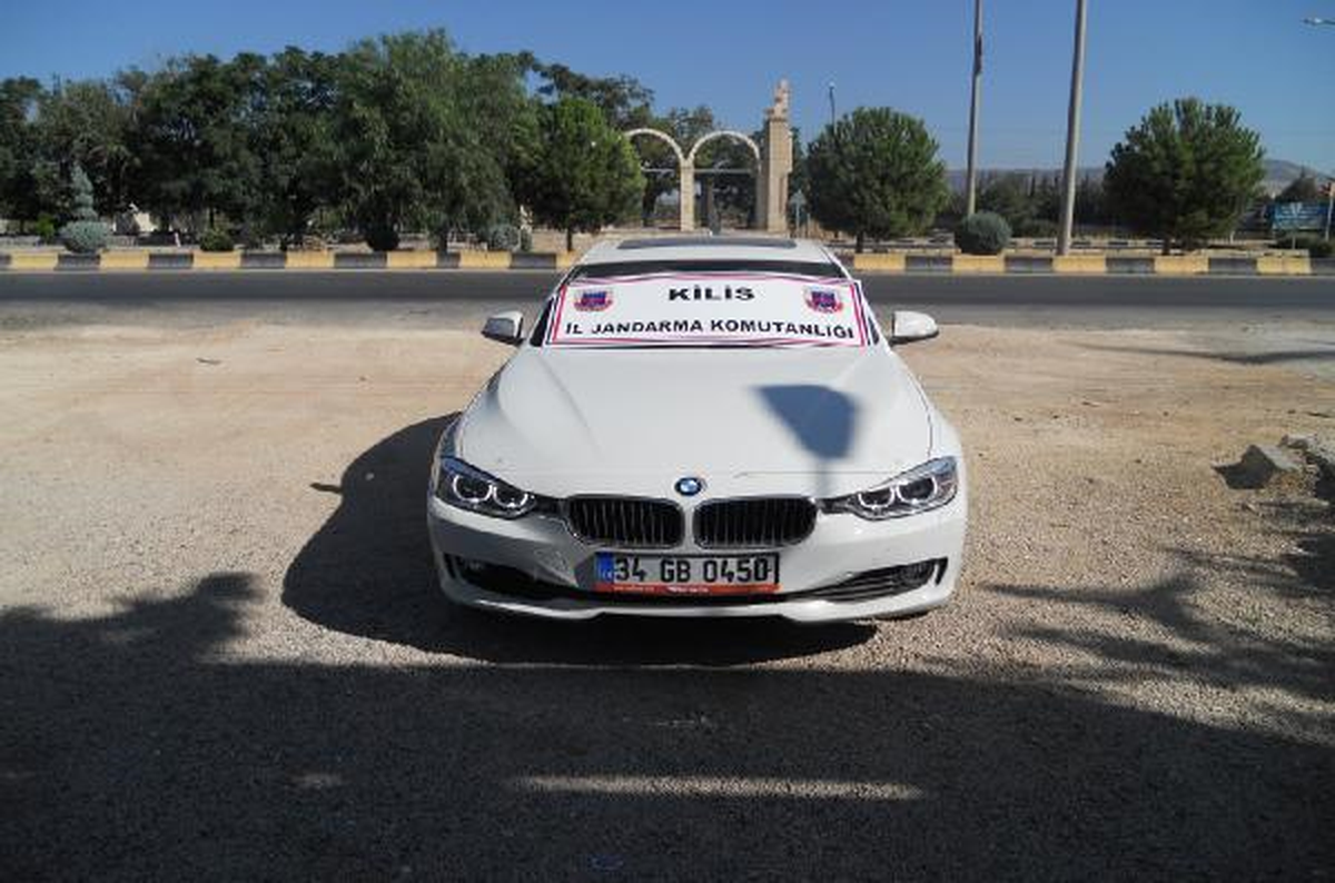 Çalıntı Lüks Otomobiller Suriye Sınırında Bulundu