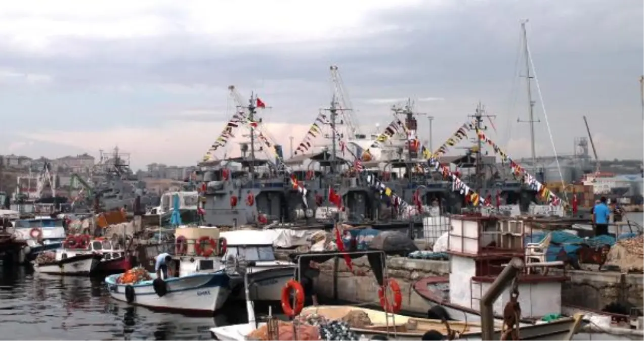 Deniz Harp Okulu Öğrencileri Bandırma\'da