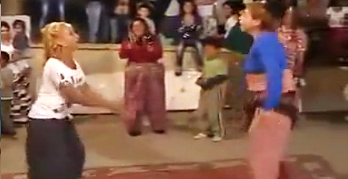 Düğünde Karşılıklı Oynayan Kızlar Fena Kapıştı