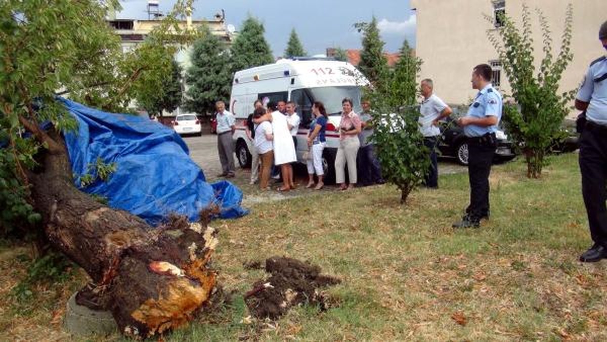 Edirne\'de Yağış Nedeniyle Cadde ve Sokaklarda Su Birikintileri Oluştu