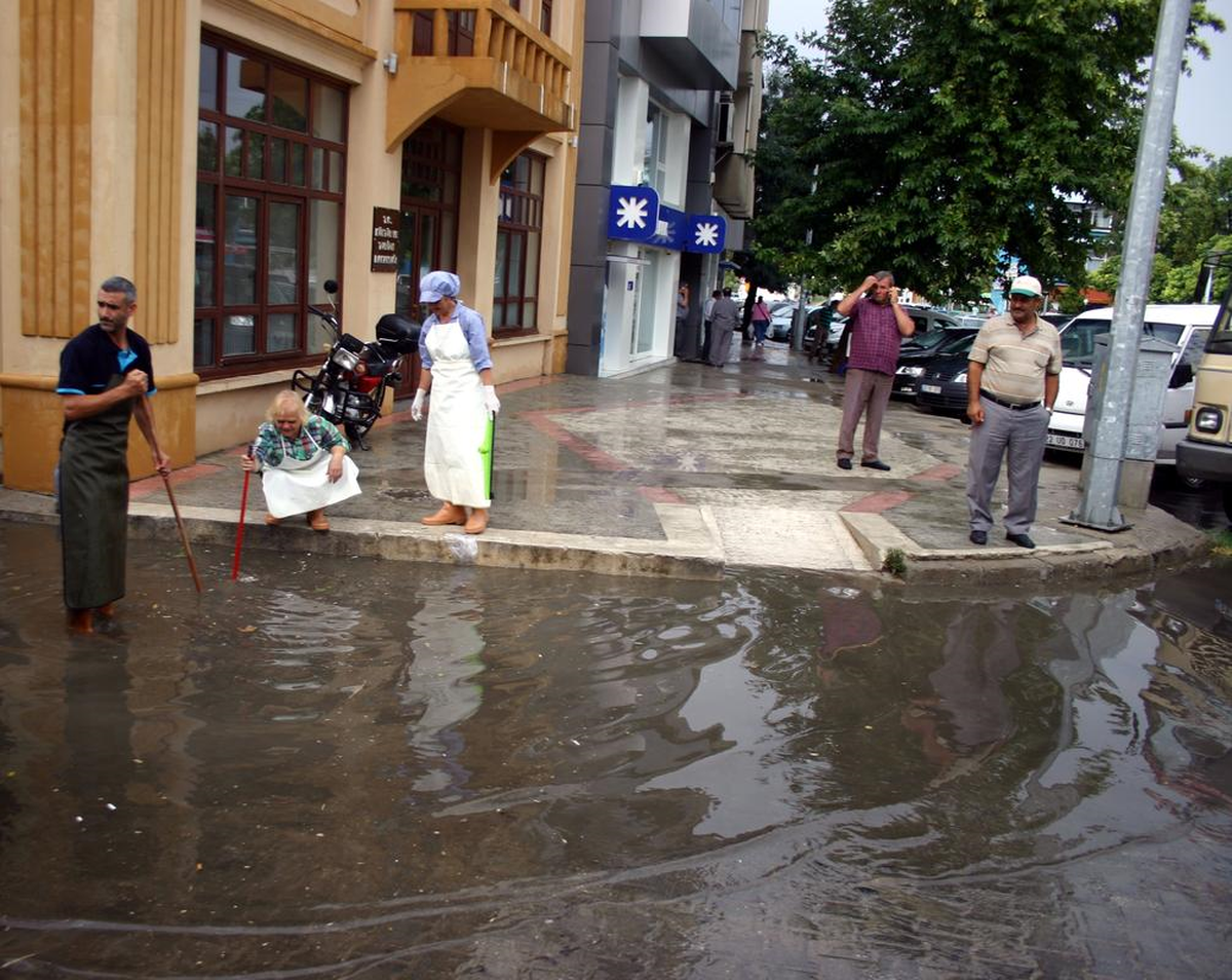 Edirne\'de Fırtına Çatı Uçurdu