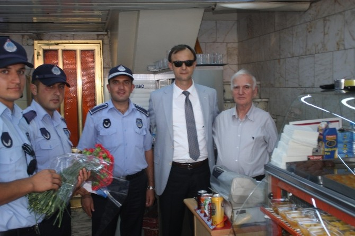 Edirne Zabıtası, Esnafa Çiçek Dağıttı