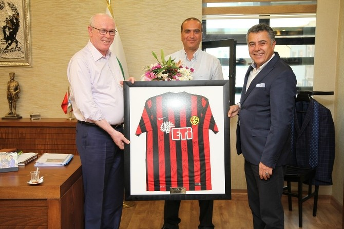 Eskişehirspor Yönetiminden Başkan Kurt\'a Ziyaret