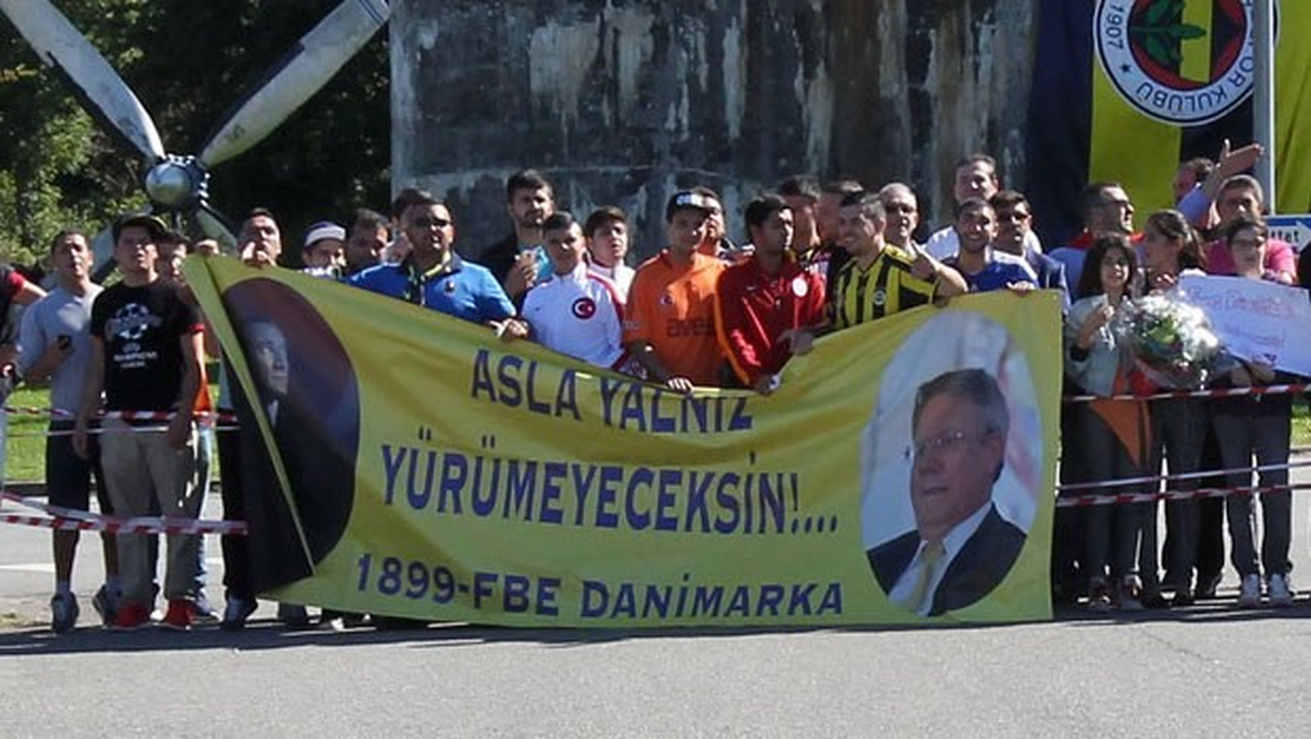 Galatasaray Taraftarından Aziz Yıldırım Pankartı