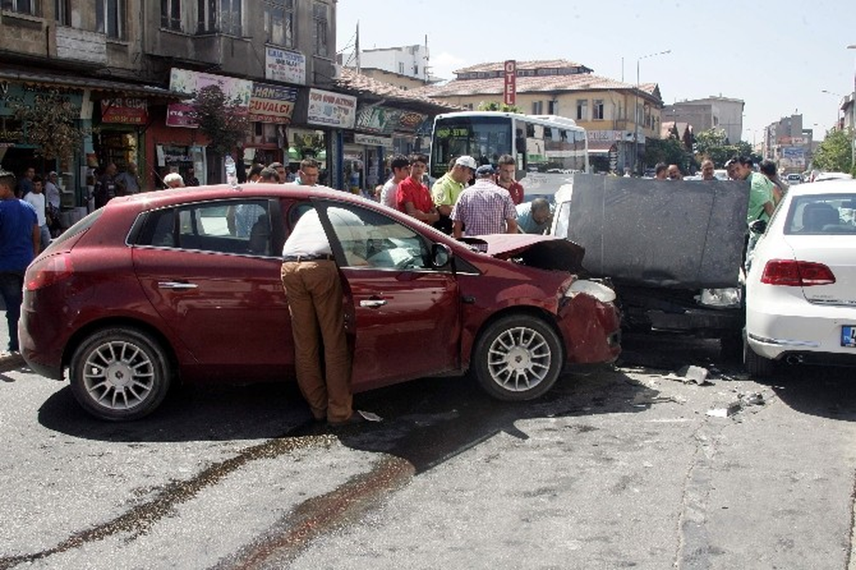 Gaziantep\'te Trafik Kazası: 4 Yaralı