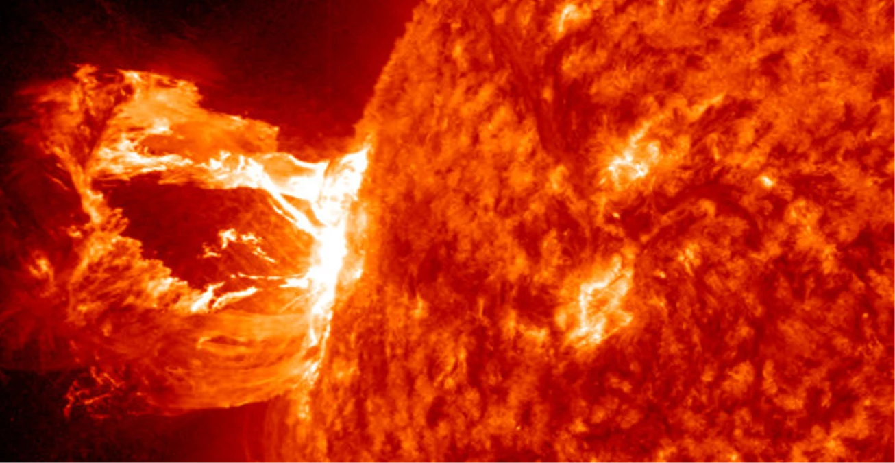 Güneş\'teki Patlamaların Görüntüleri Yayımlandı