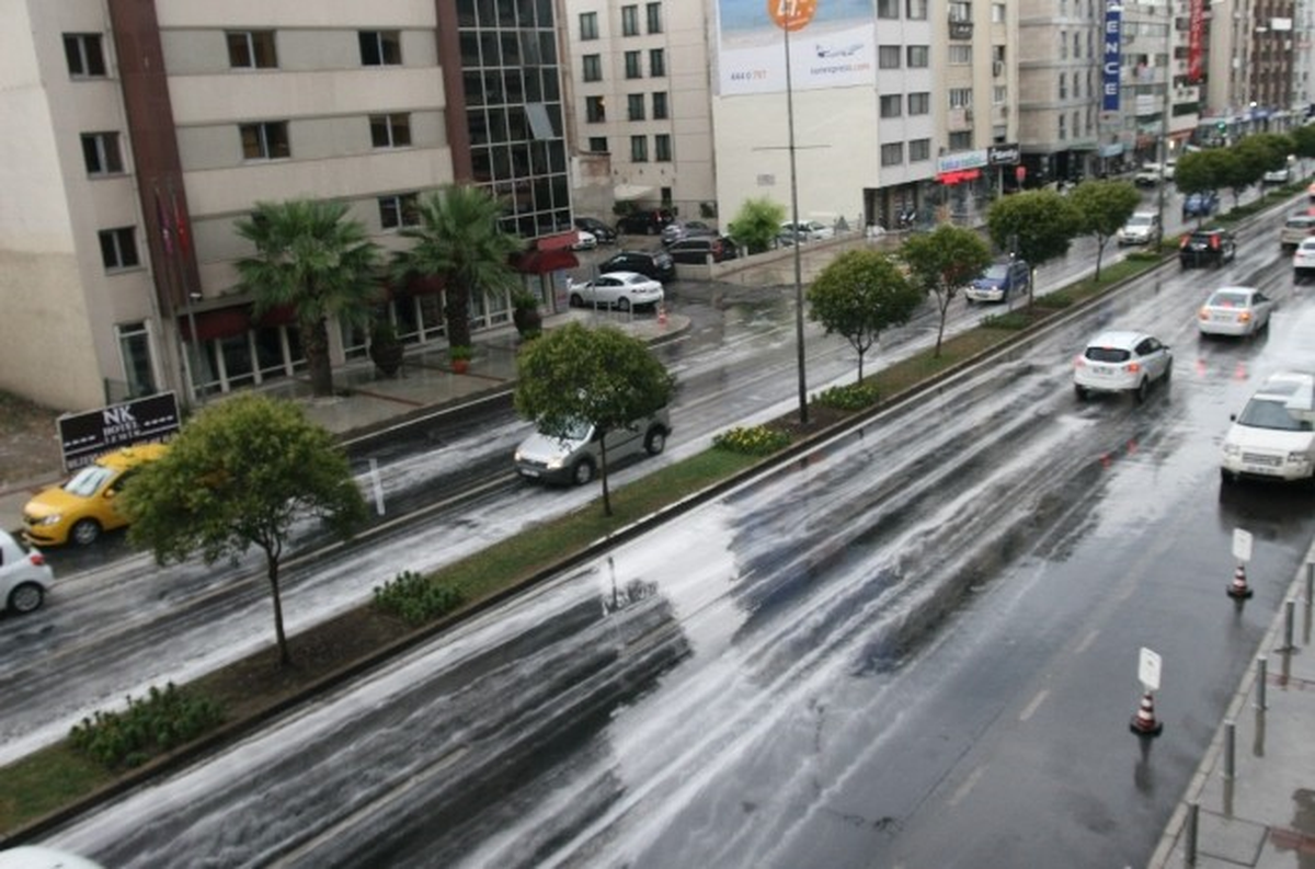 İzmir\'de Yağmur Serinliği
