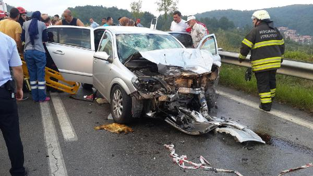 İzmit- Kandıra Yolunda Zincirleme Kaza: 2 Ölü 13 Yaralı