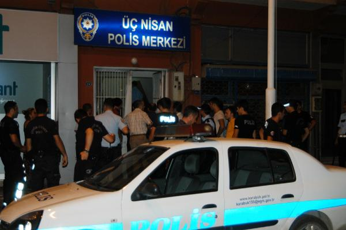 Karabük\'te Karakol Önünde Kavga