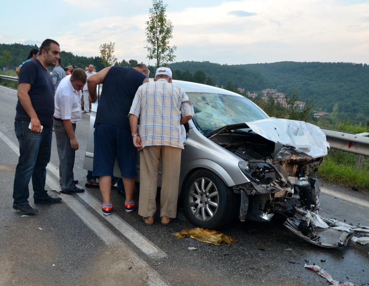 Kocaeli\'de Zincirleme Trafik Kazası: 2 Ölü, 13 Yaralı