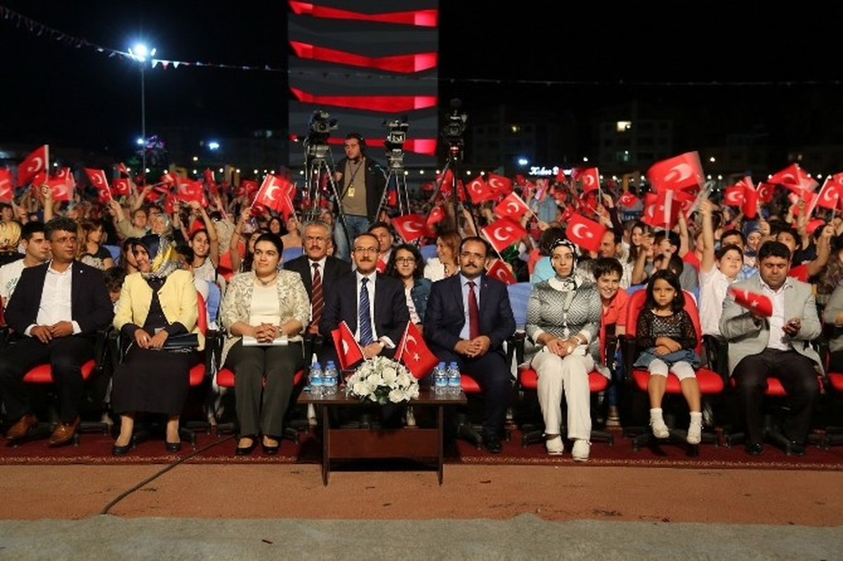 Uşak\'ta Kurtuluş Haftasına Konser ile Veda Edildi