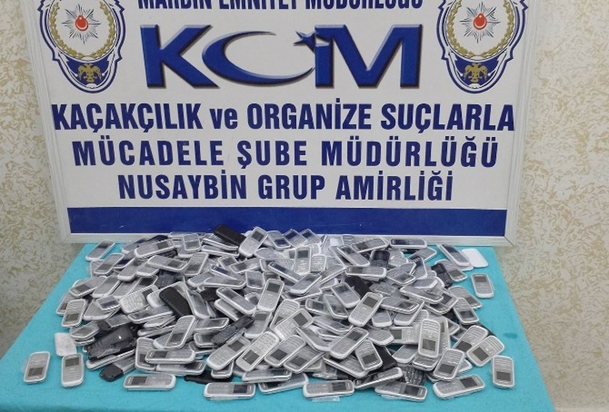 Nusaybin\'de 404 Adet Kaçak Cep Telefonu Ele Geçirildi