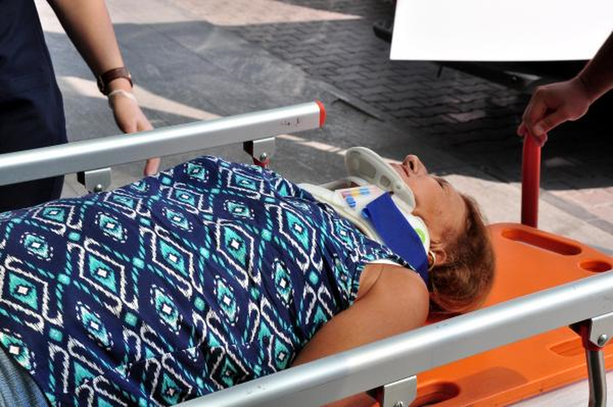Otobüste Sert Frenle Yere Düşen Avukatın Boynu Kırıldı