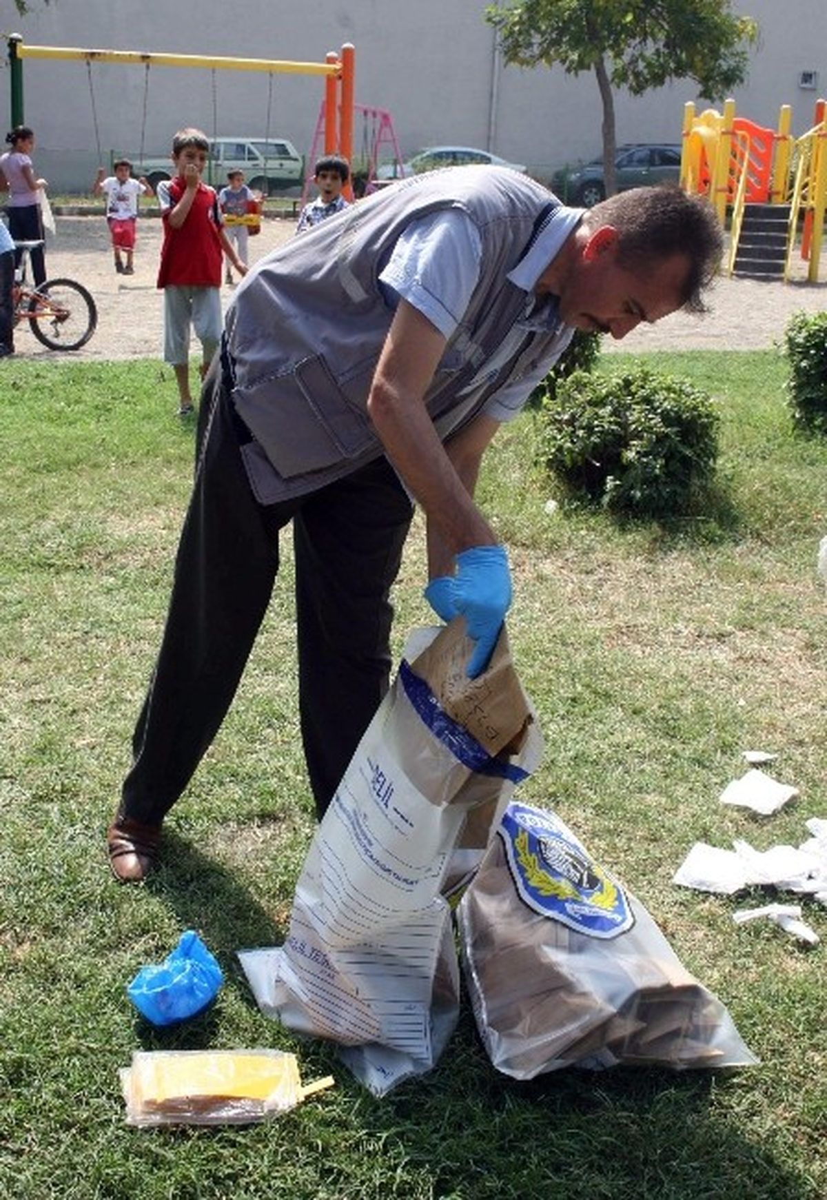 Çocuk Parkında 44 Molotof Bulundu
