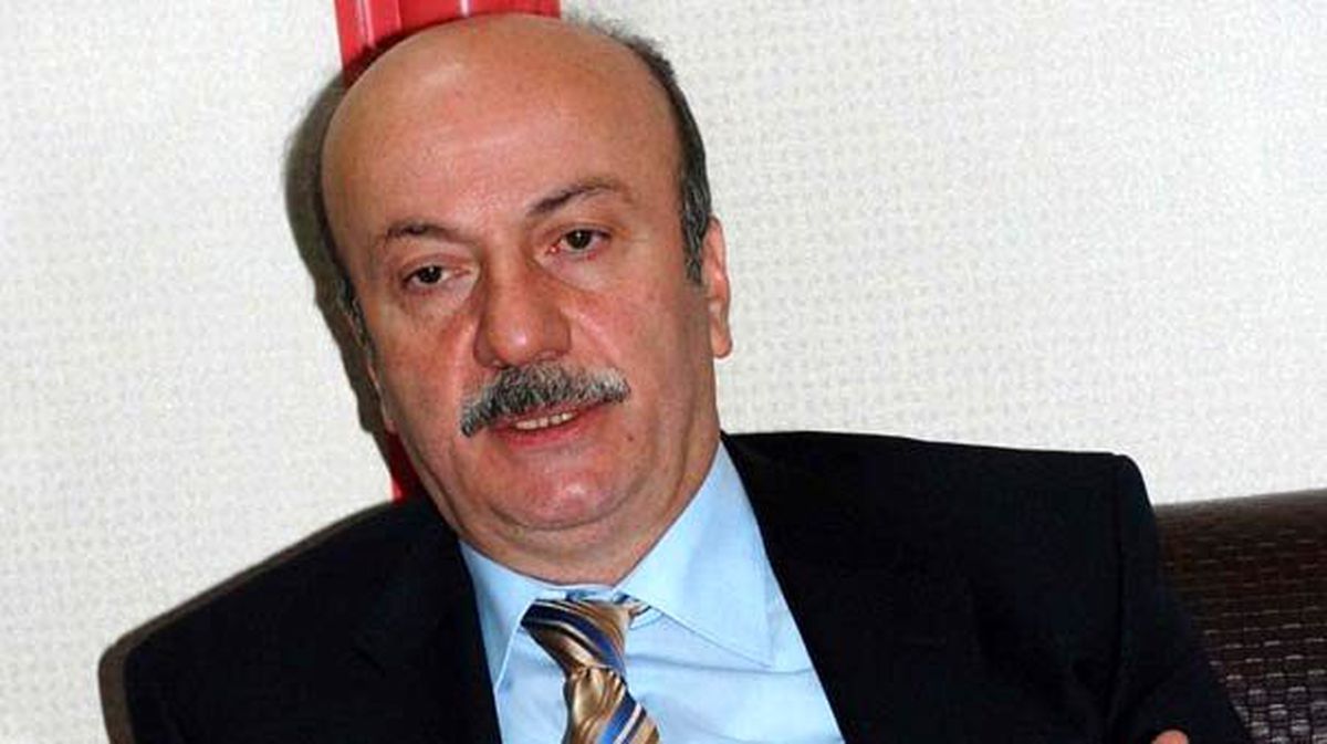 Saadet Partili Mehmet Bekaroğlu CHP\'ye Üye Oldu