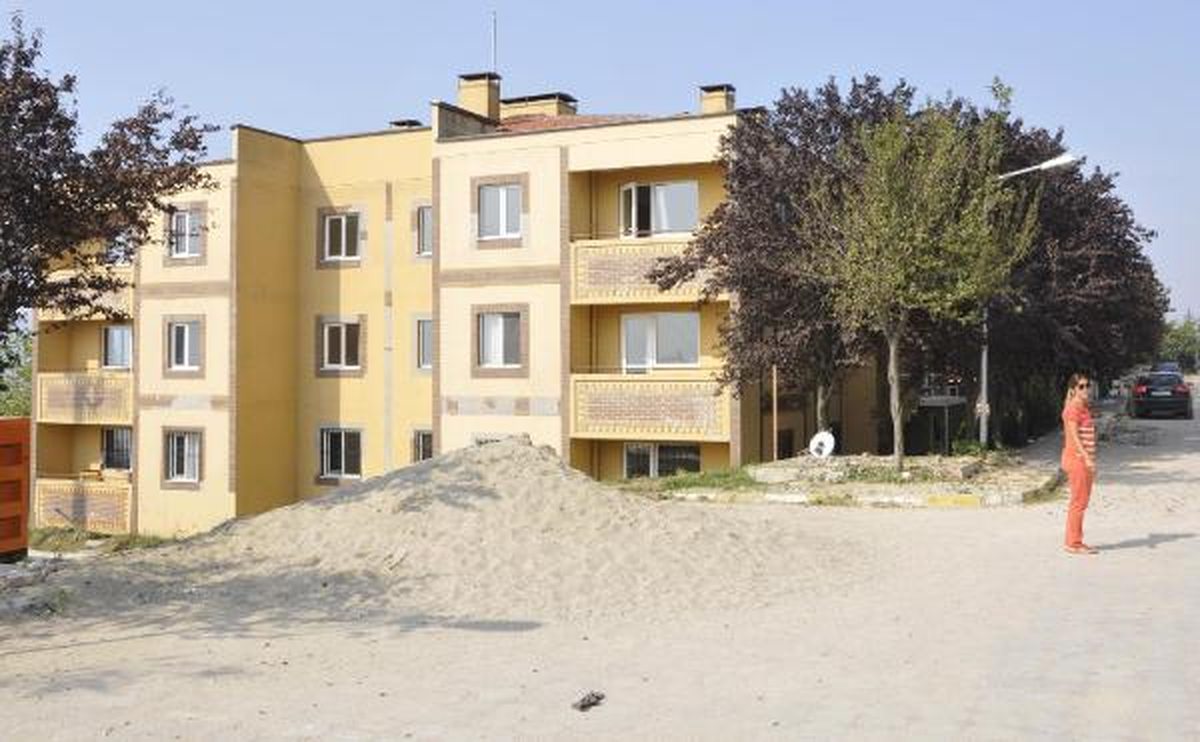 Depremzedeler Saddam Konutları\'ndan Sokağa Atılıyor