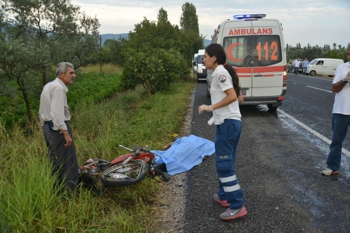 Bursa Orhangazi\'de Tırla Çarpışan Motosikletin Sürücüsü Öldü