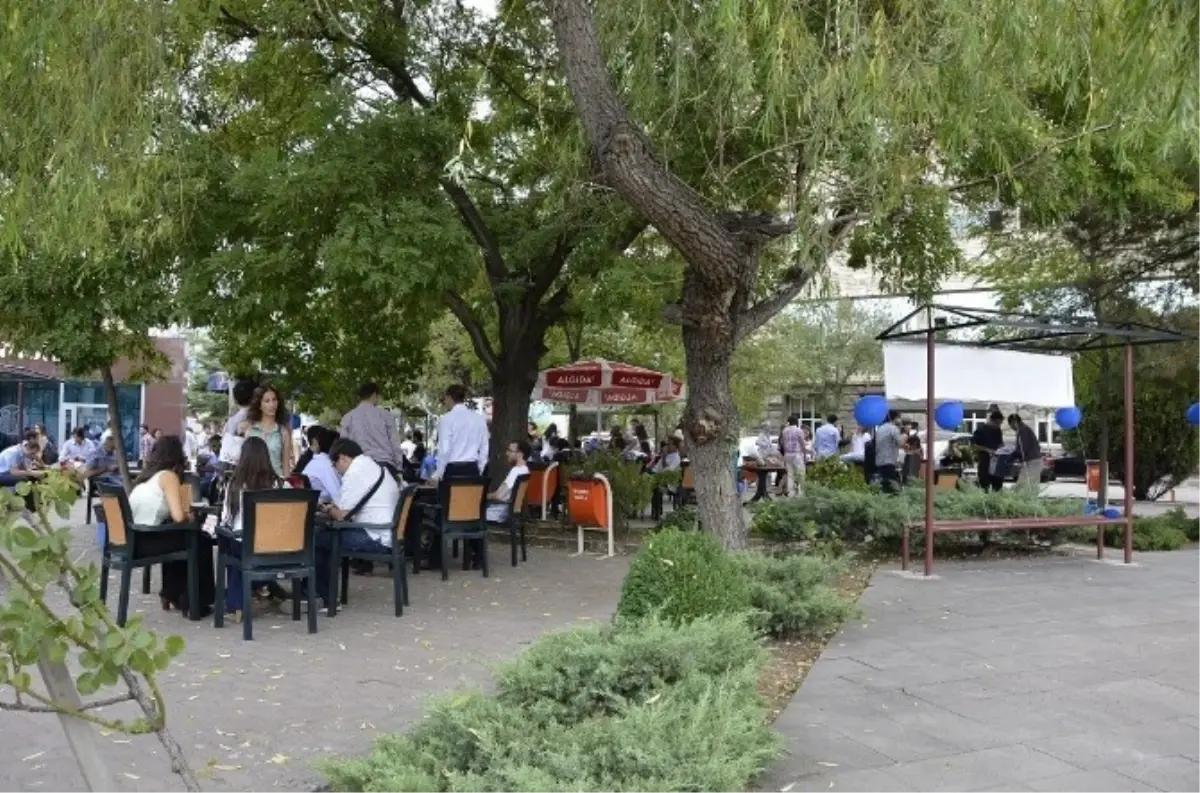 Türkiye\'de İlk Kez Bir Fakülte Bahçesinde Artık Sigara İçilmiyor