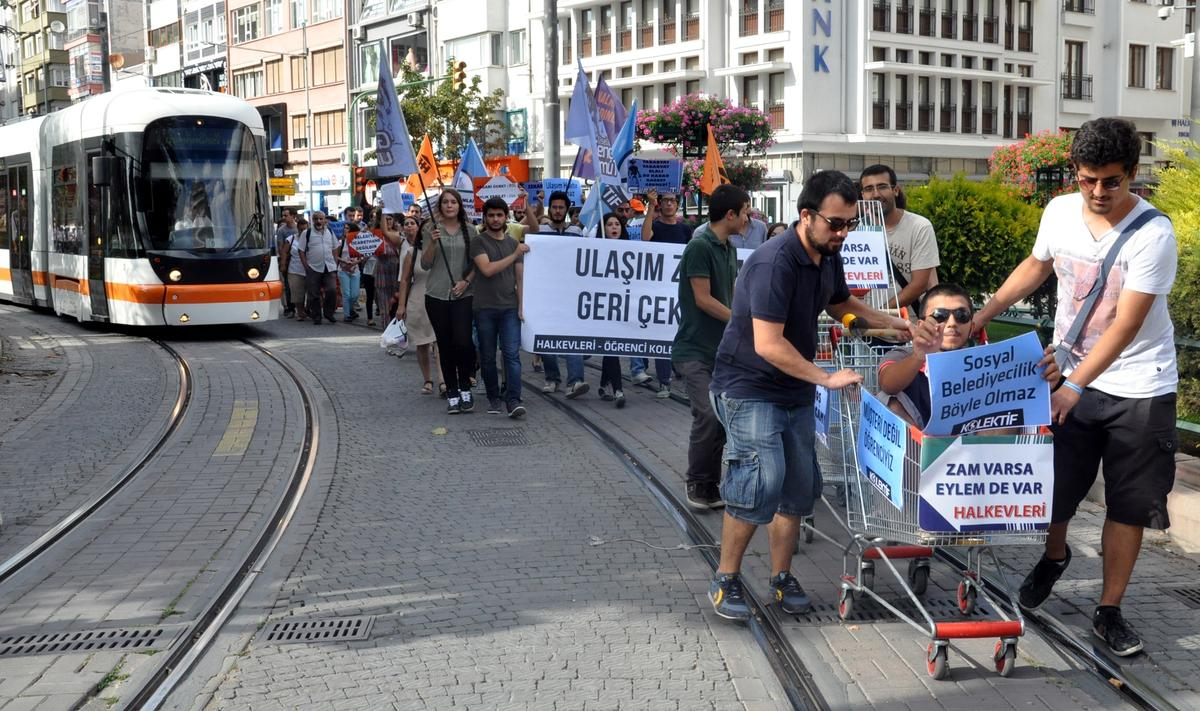 Eskişehir\'de Ulaşım Zammına İlginç Protesto