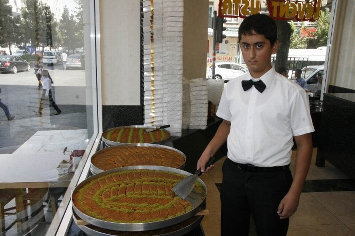Diyarbakırlı 14 Yaşındaki Mustafa Börükoçin Ailesini Geçindiriyor