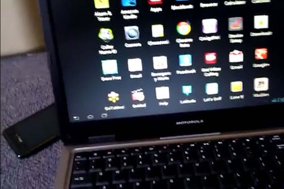 2 Laptop, Bir de Telefon!