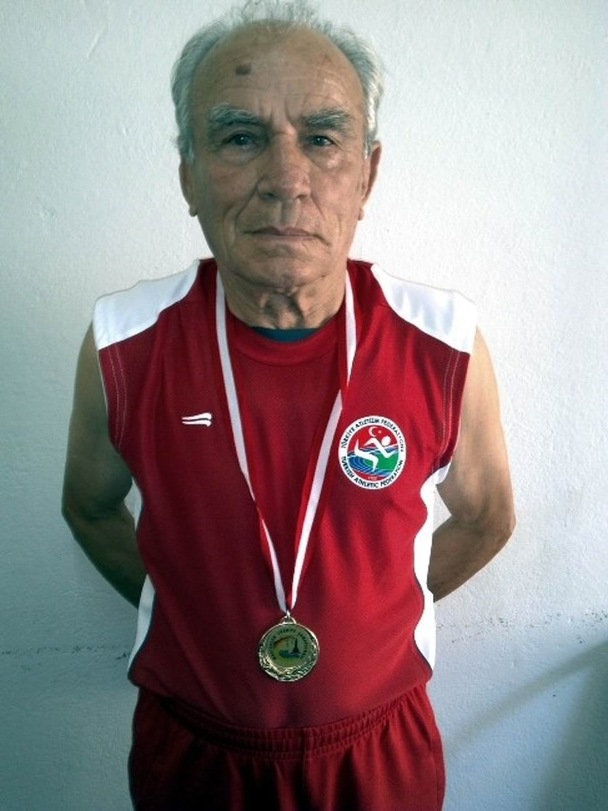 79 Yaşında Ama Hâlâ Koşuyor