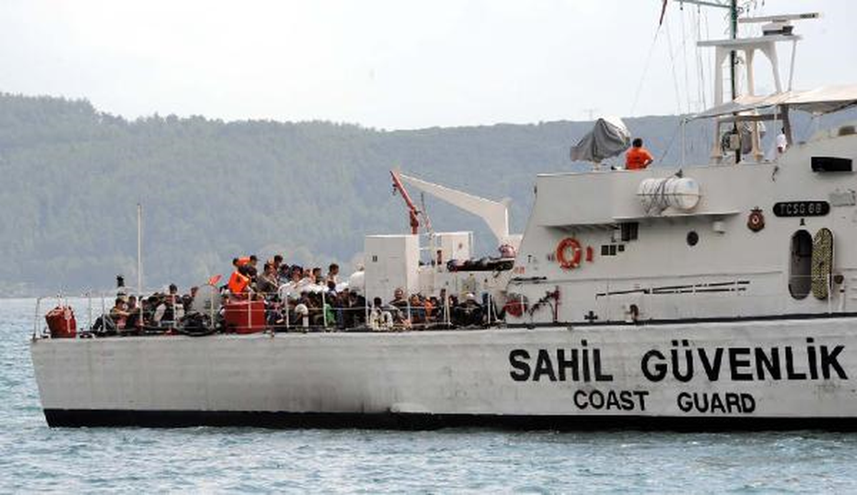 82 Kaçak Karadeniz\'de İki Gün Ölüme Terk Edildi
