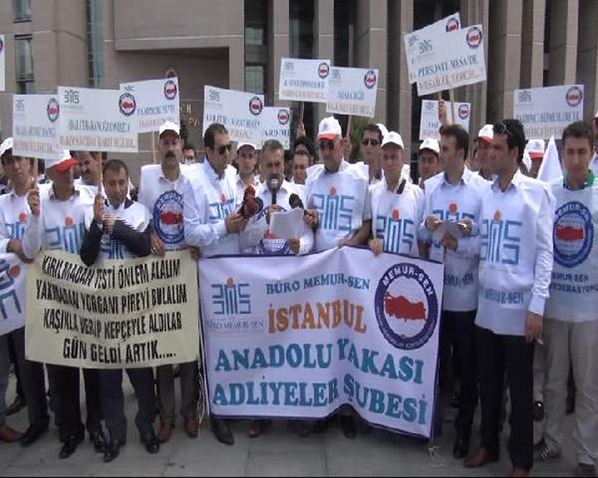Adliye Önünde "Terazili" Eylem