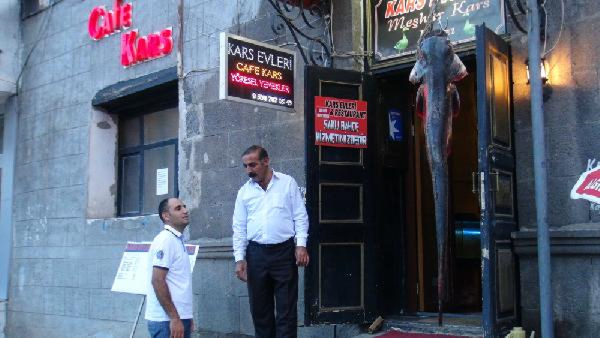 5 Arkadaş Aras Nehri\'nden 42 Kiloluk Yayın Balığı Yakaladı