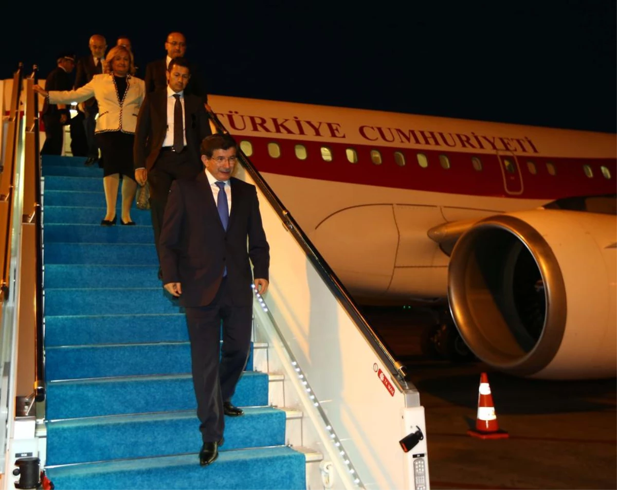 Başbakan Davutoğlu, İstanbul\'a Gitti