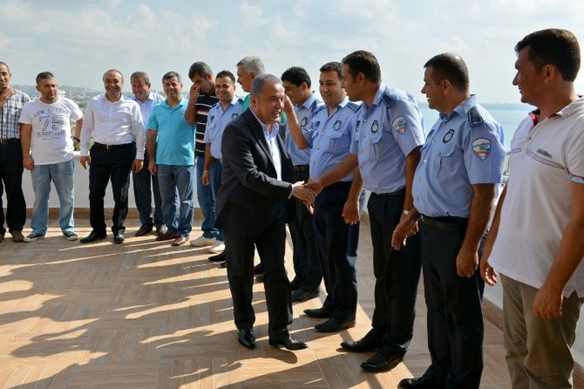 Konyaaltı Belediye Başkanı Böcek, Zabıta ile Bir Araya Geldi