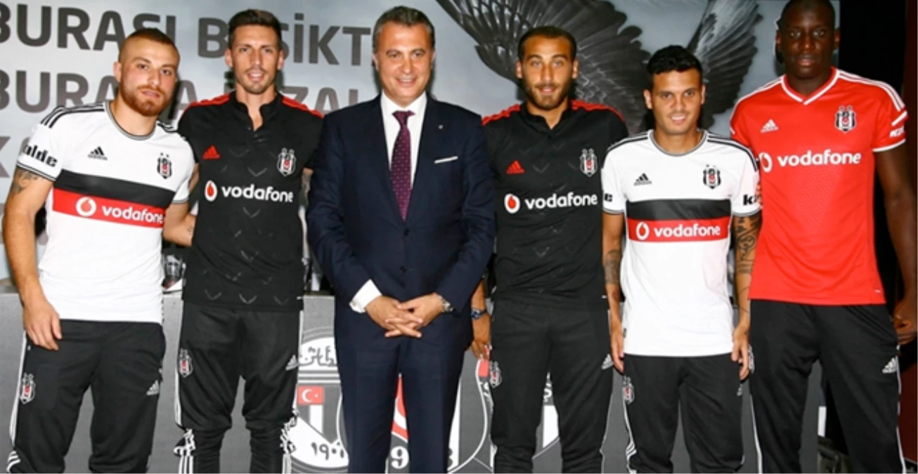 Beşiktaş, Yeni Transferleri İçin İmza Töreni Düzenledi