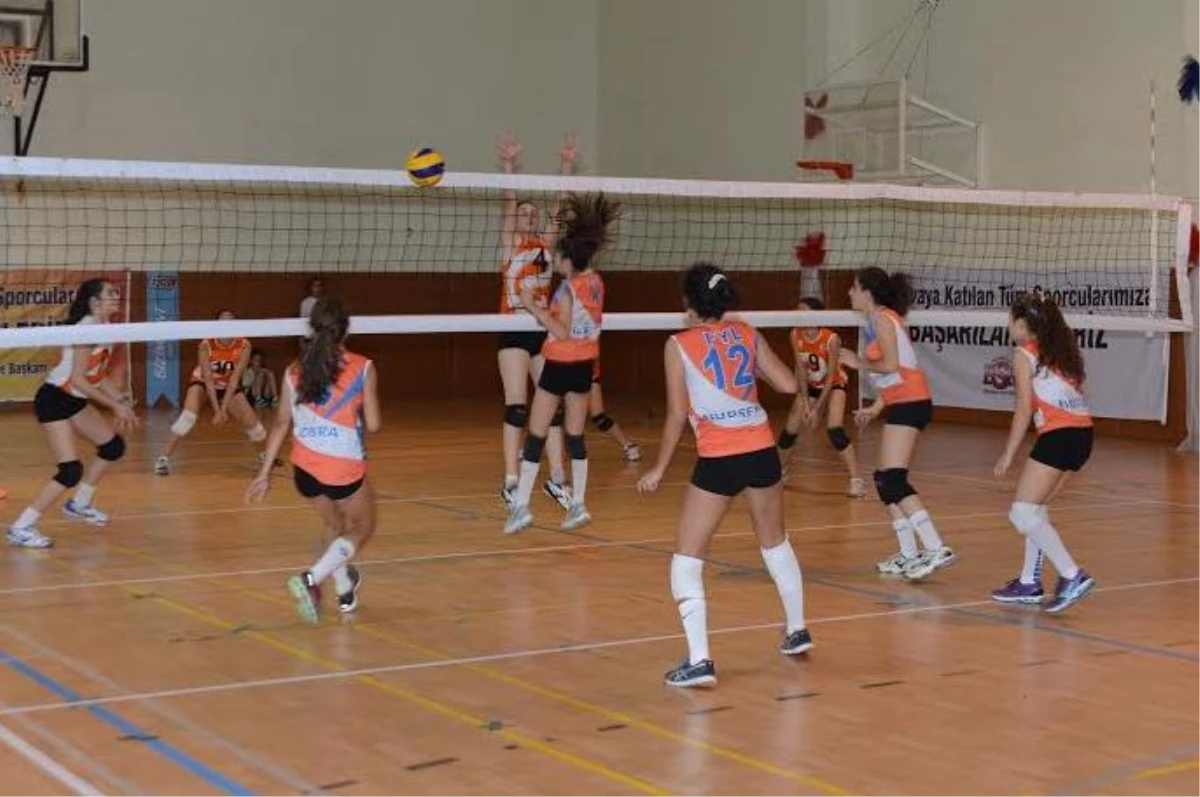 Beylikdüzü Zafer Kupası Voleybol Turnuvası\'nda Kazanan Belli Oldu