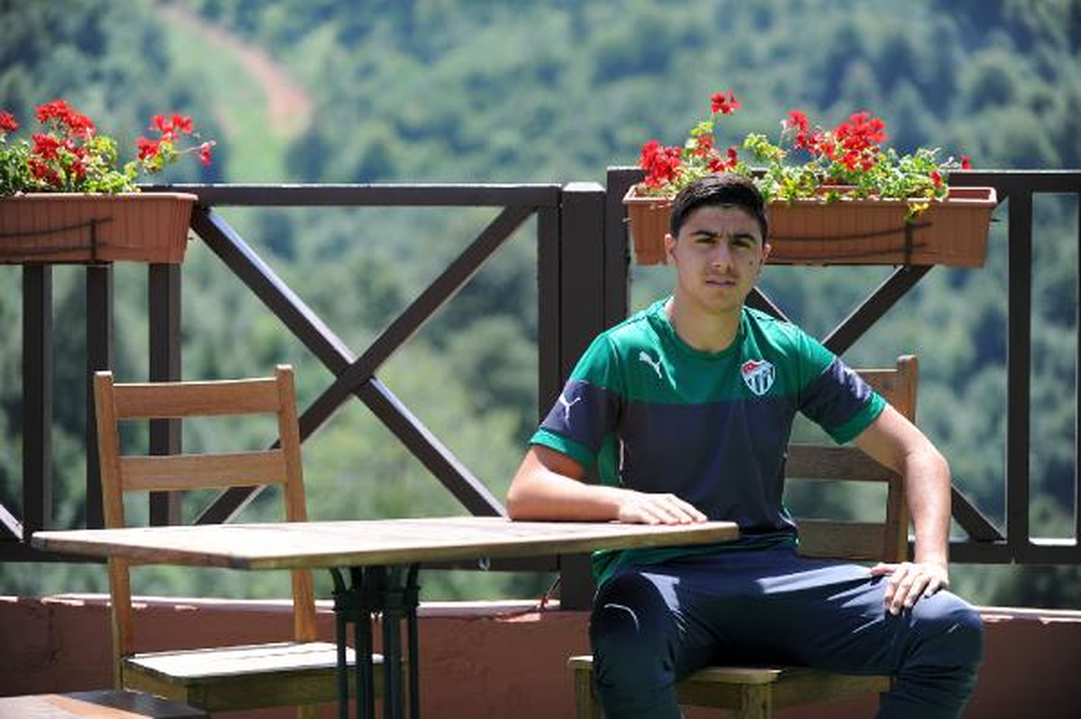 Burssaspor\'un Genç Yıldızı Ozan, Milli Takım\'ı Galibiyete Taşıdı