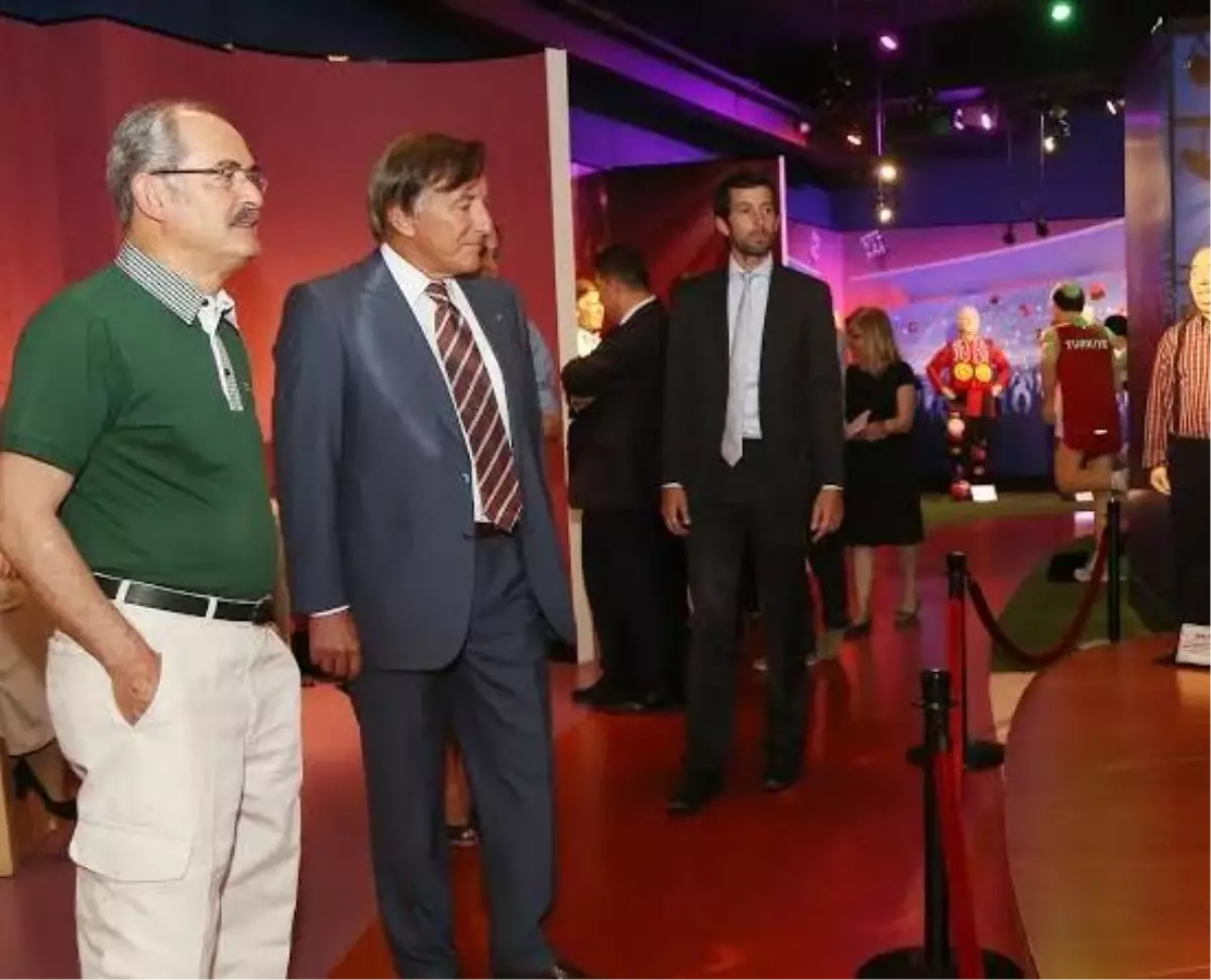 Eczacıbaşı\'ndan Büyükerşen\'e Ziyaret