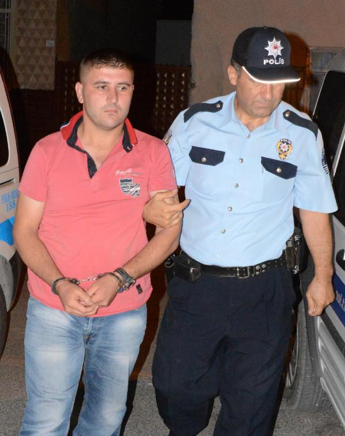 Eşiyle İlişkisi Olduğundan Şüphelendiği Akrabasını Öldürdü
