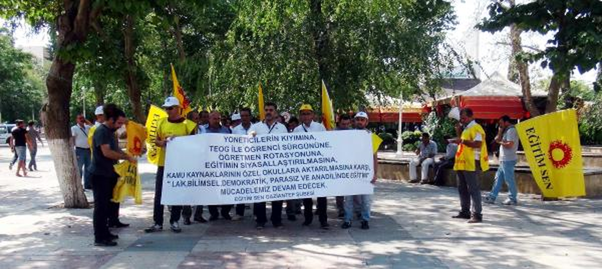Gaziantep\'te Eğitim-Sen Üyesi Öğretmenlerden Protesto