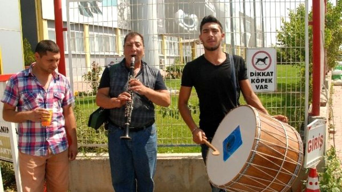 Görme Engelli Klarnet Sanatçısı Yeteneği ile Şaşırtıyor