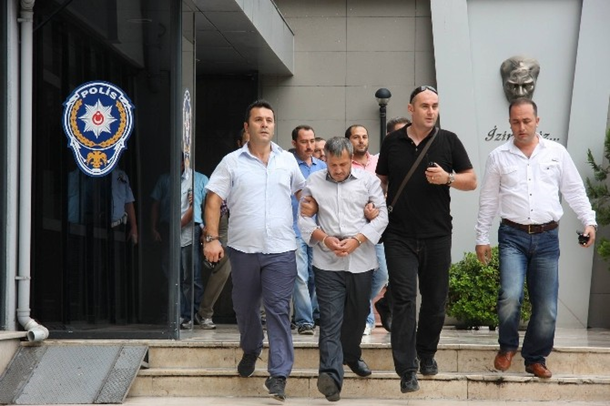 İnternetten Elde Ettikleri Kimlik Bilgileriyle Kredi Çeken Çeteyi Banka Memurunun Dikkati Yakalattı