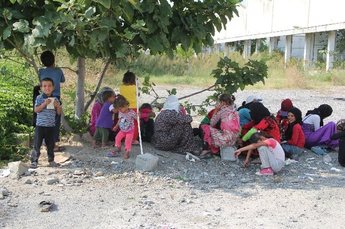 İş Vaadiyle Kandırılan Suriyeli İki Aile Ortada Kaldı