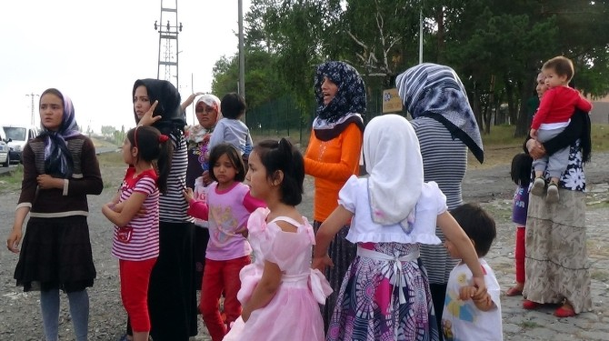Kars\'ta Elektrikleri Kesilen Afganlılar Eylem Yaptı