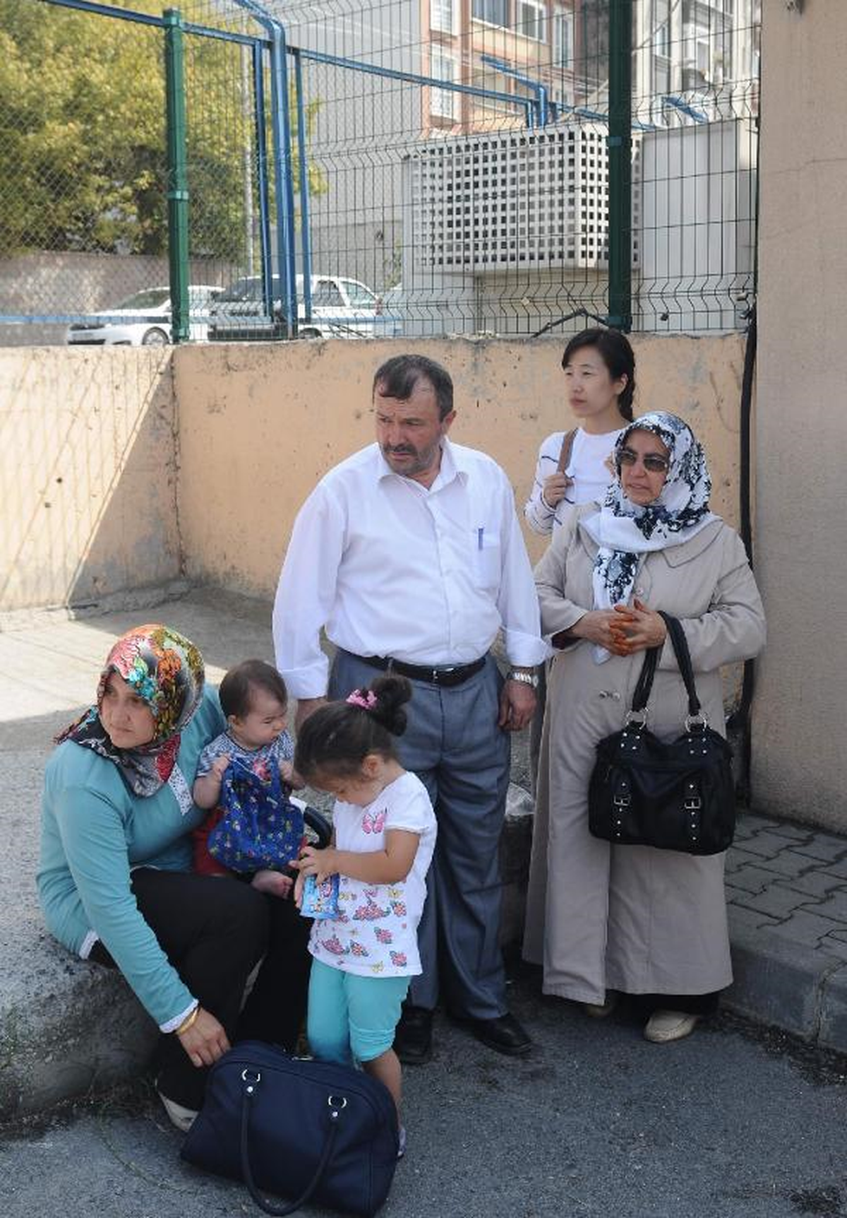 Koreli Leyla, Komiser Eşini Cezaevine Uğurladı
