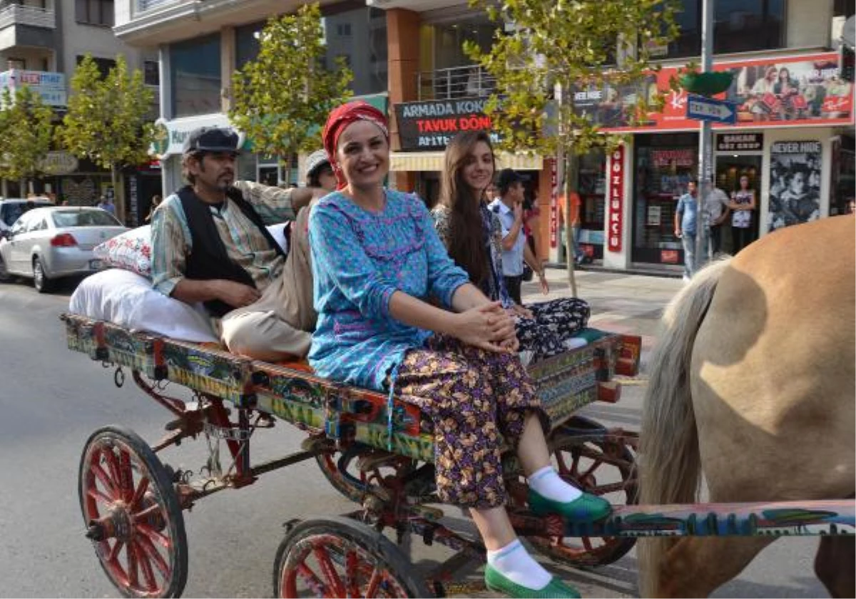 Manisa Üzüm Şenliği\'nde Sokaklar Renklendi