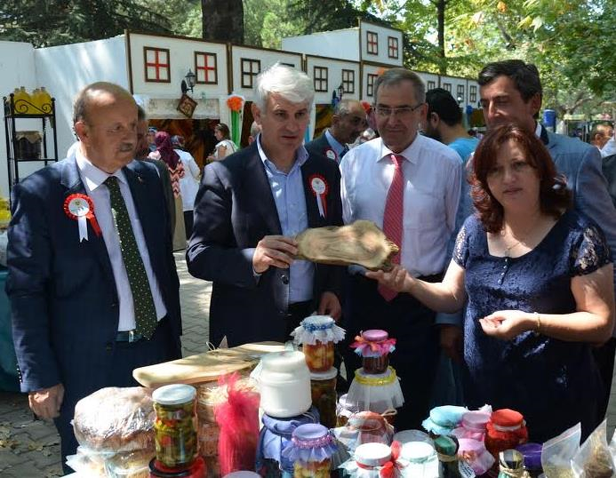 Milletvekillerinden "Hanım Elleri Kadın Çarşısı"na Destek