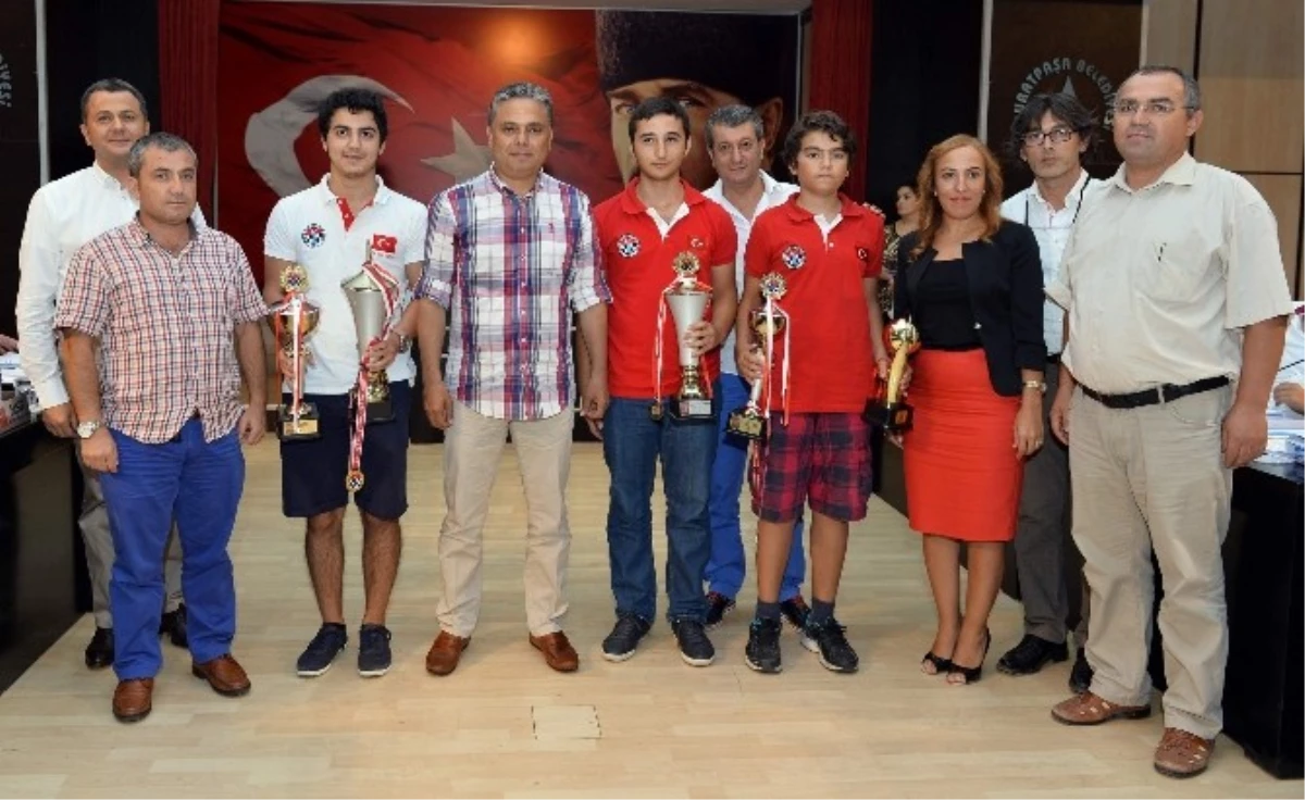Milli Satrançcılara Muratpaşa\'dan Ödül