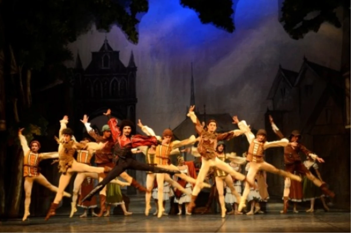 "Notre Dame\'ın Kamburu" Balesi Sanatseverlerle Buluştu