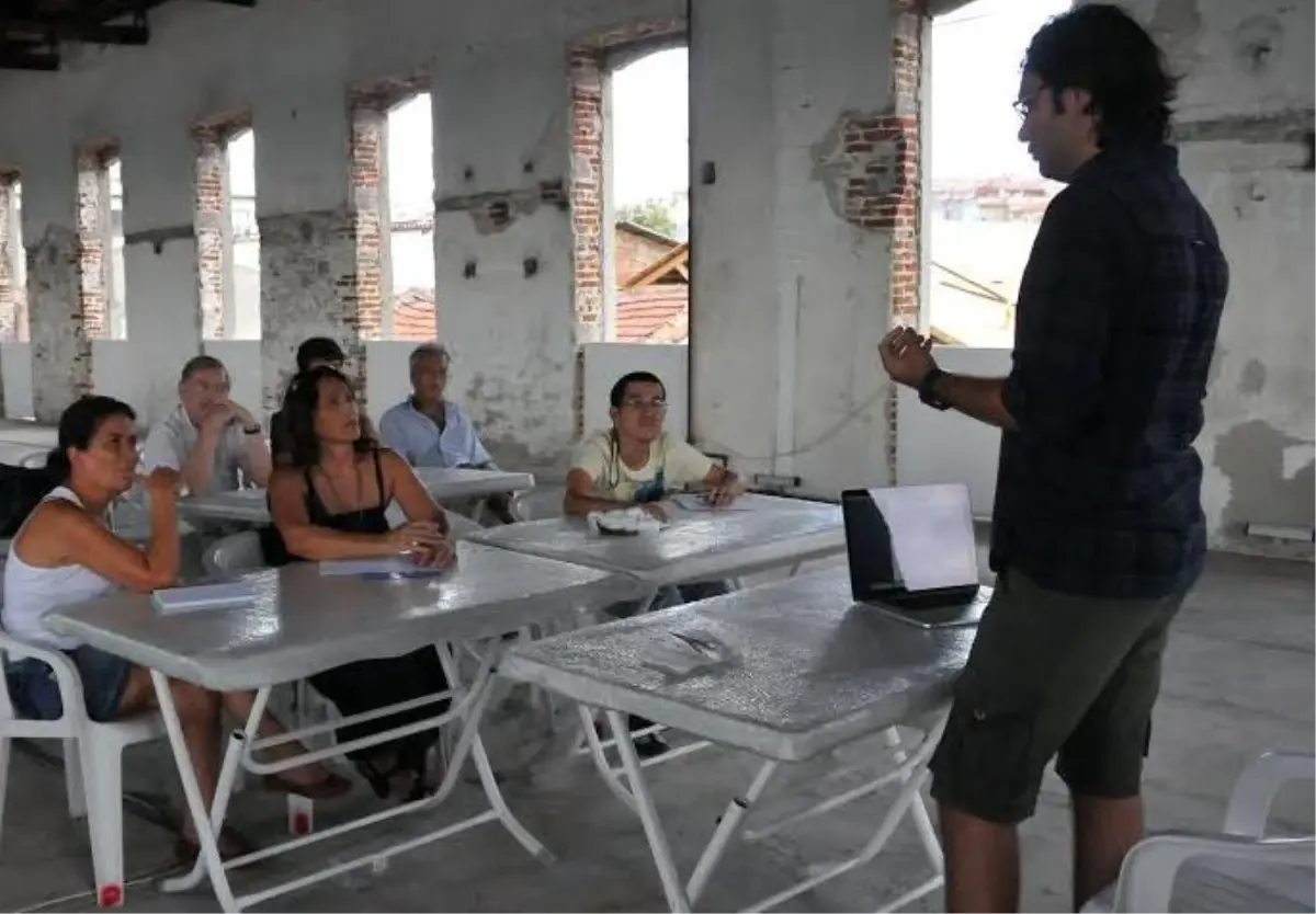 Kırlangıç Fabrikası İşçileri Sinemanın Çekim Tekniklerini Öğreniyorlar