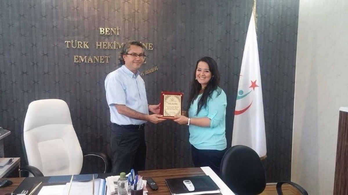 Tayini Çıkan Doktor Döner\'e Plaket Verildi